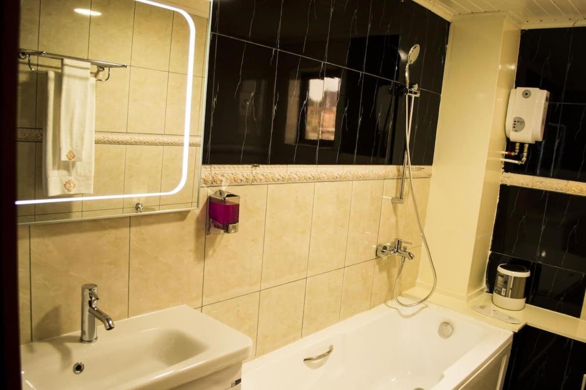 Hotel Jouvence International Yaounde Luaran gambar